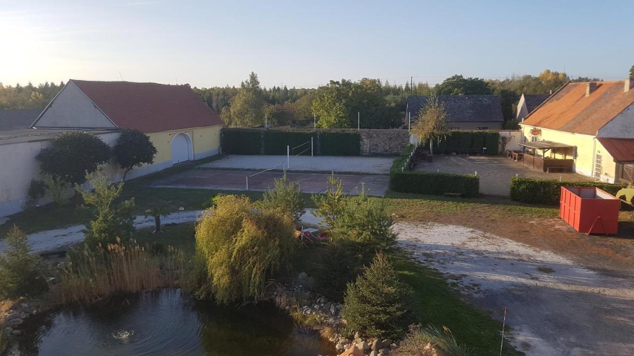 Holiday Centrum Žatec Exterior foto